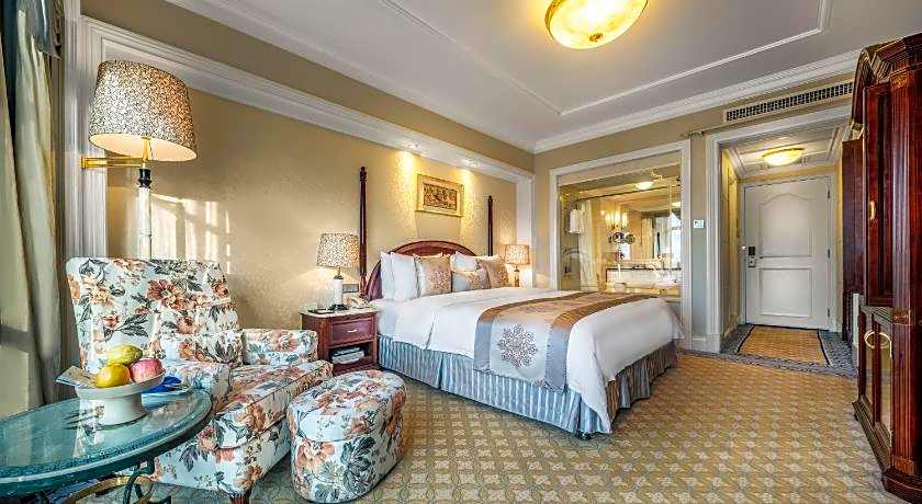 Zhongwei Green Lake Hotel Kunming