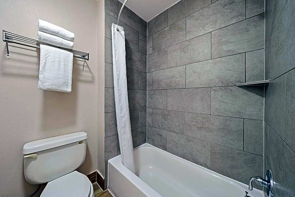 Days Inn by Wyndham Round Rock