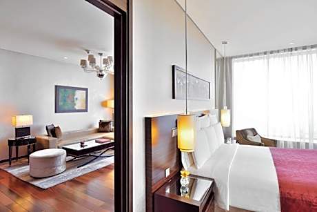 Executive Suite King Bed with Skyline View