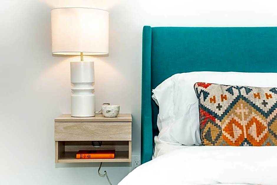 Modern Nordic Escape, 3BR Near WEM & DT, AirCon & Fireplace, Wifi, Sleeps 6!