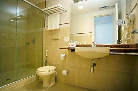 STANDARD COUPLE 1 KING BED