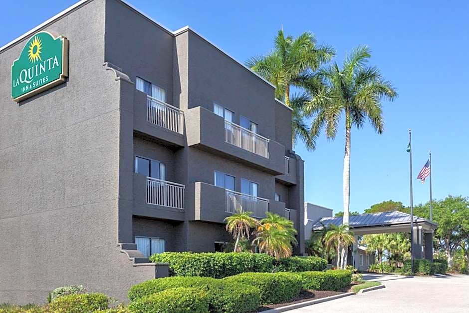 La Quinta Inn & Suites by Wyndham Ft. Myers Sanibel Gateway