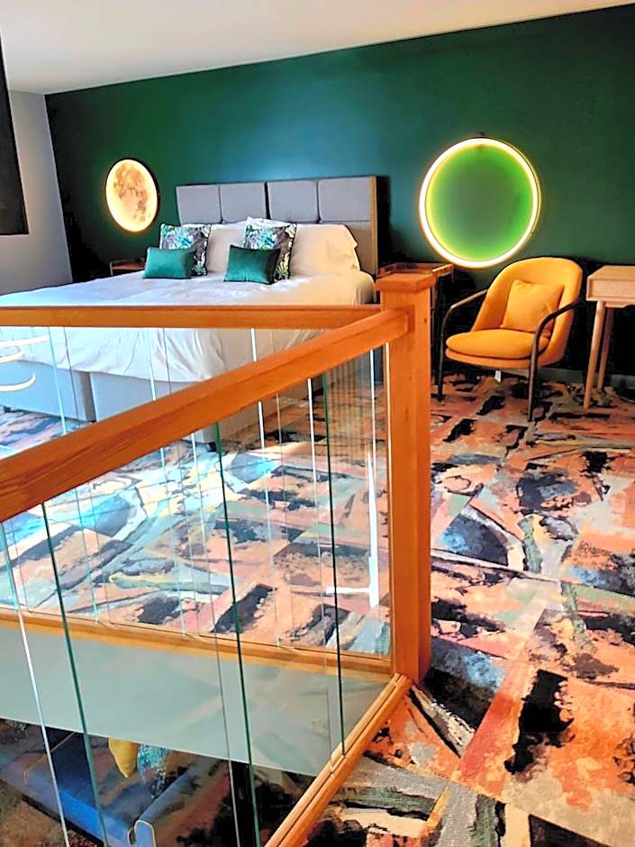 Pinnacle Suites Hotel