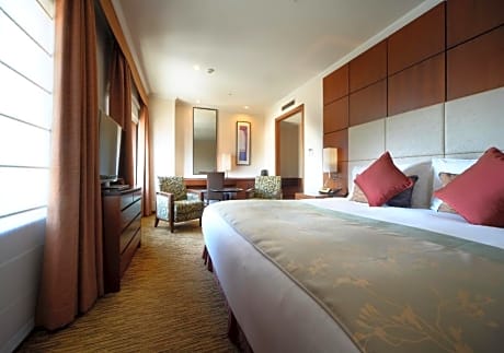 Executive Deluxe King Room - Non-Smoking