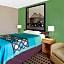 Super 8 by Wyndham Beaver Dam