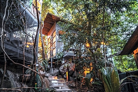 Warehouse Hostel Koh Tao