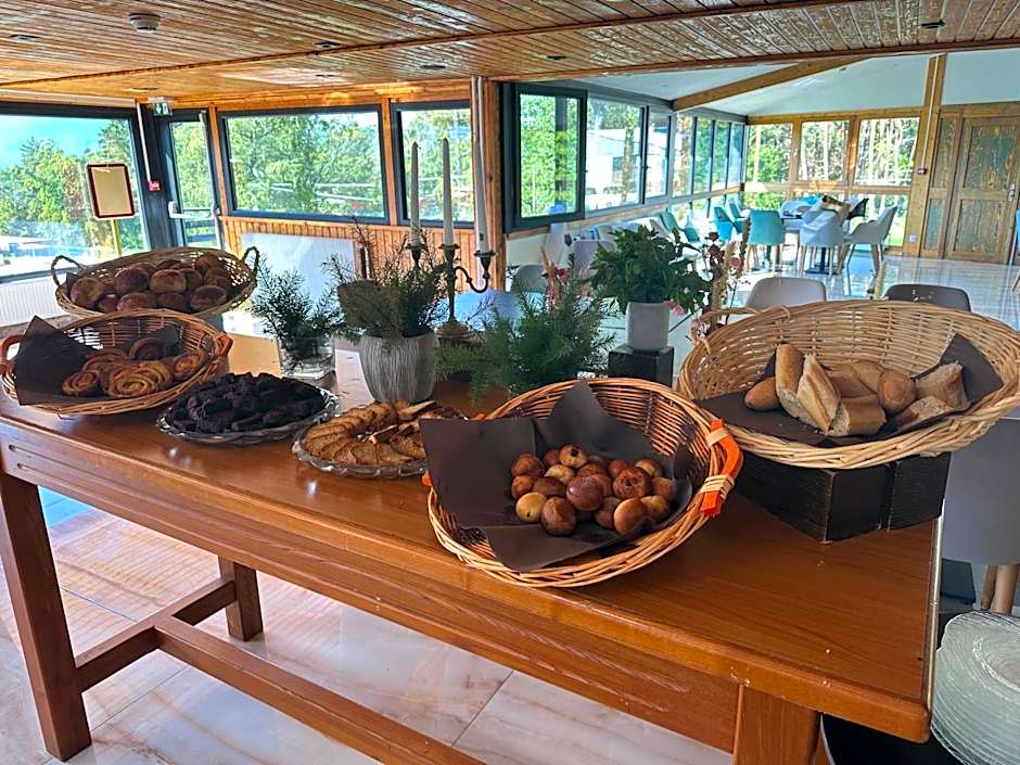 Hotel Parc Les Cigognes - Albe