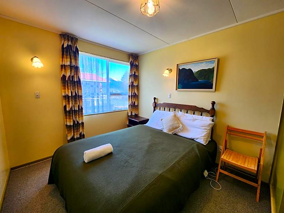 Manapouri Holiday Park