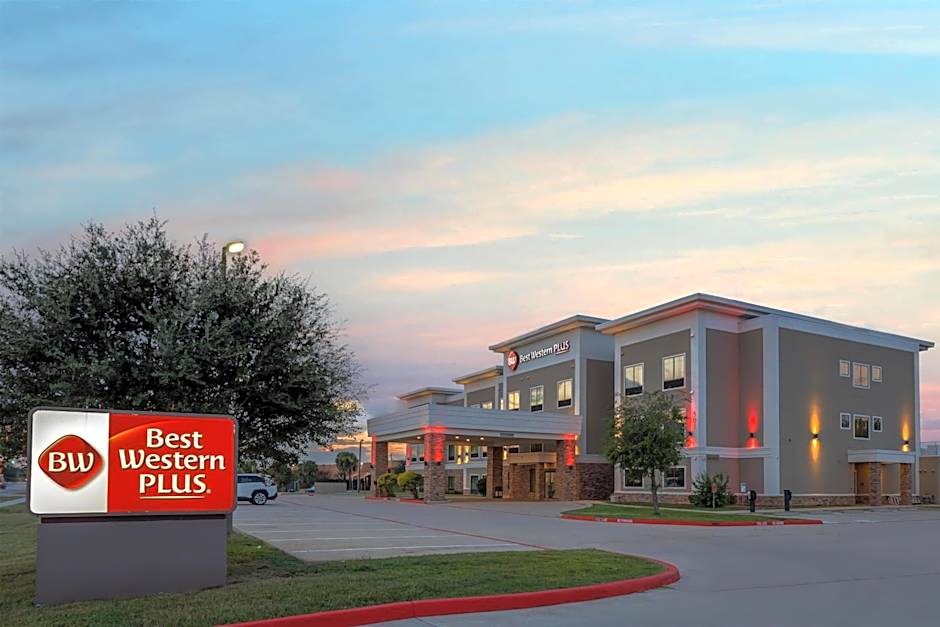 Best Western Plus Bay City Inn & Suites