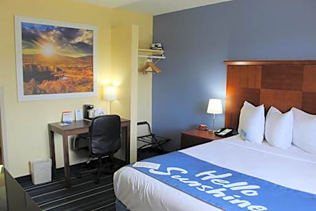 Queen Room - Non-Smoking