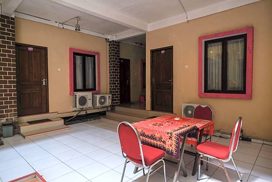 RedDoorz at H&W Hotel Solo