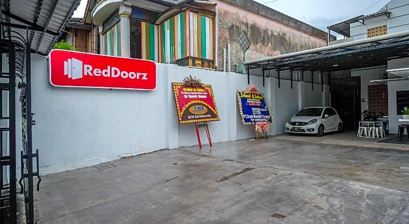 RedDoorz Syariah near Perempatan Kartasura