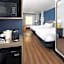 Comfort Suites Outlet Center