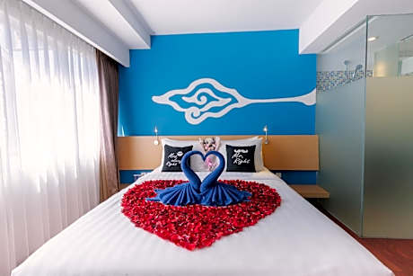 Junior Suite Room with Free Snack