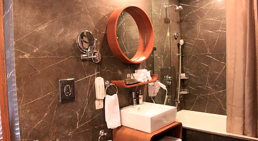 Udman Hotel Panchshila Park