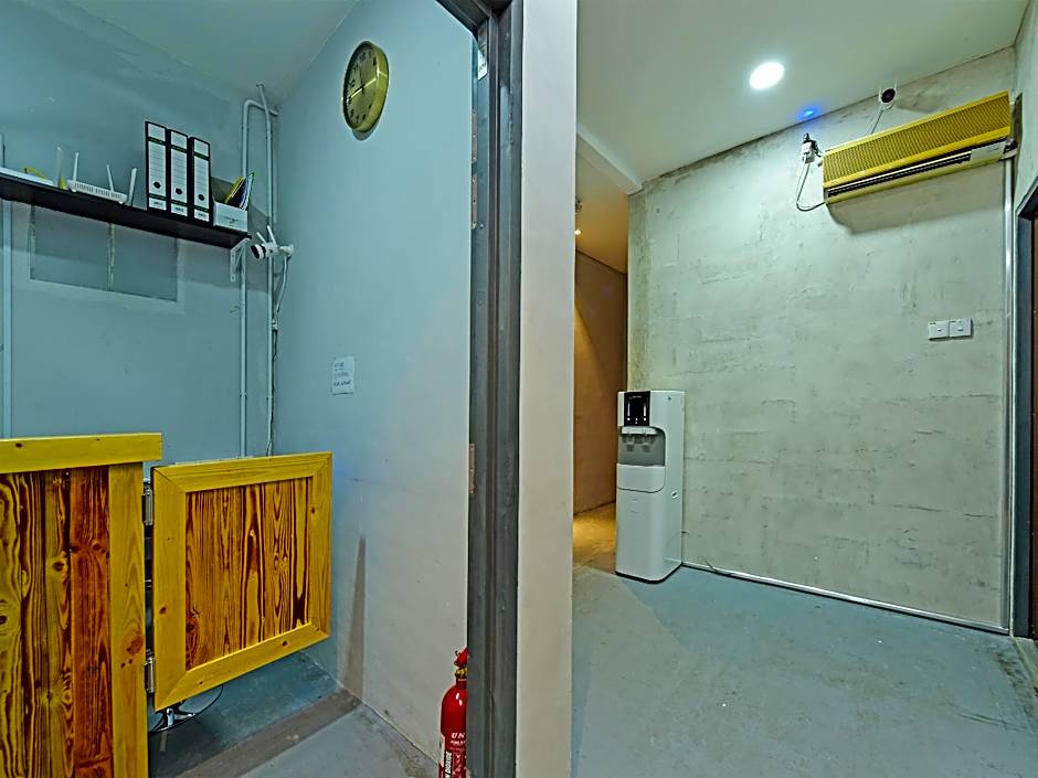 OYO 90662 The 1975 Hotel