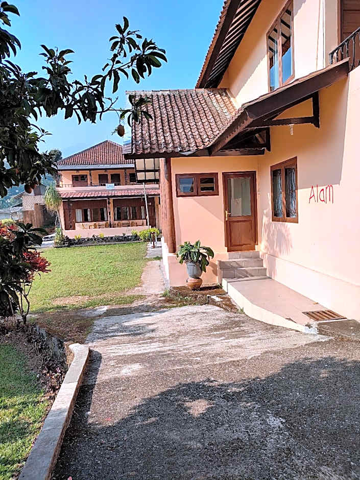 Villa Tunas Alam Mutiara