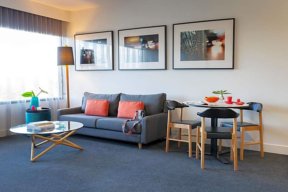 East Hotel and Apartments