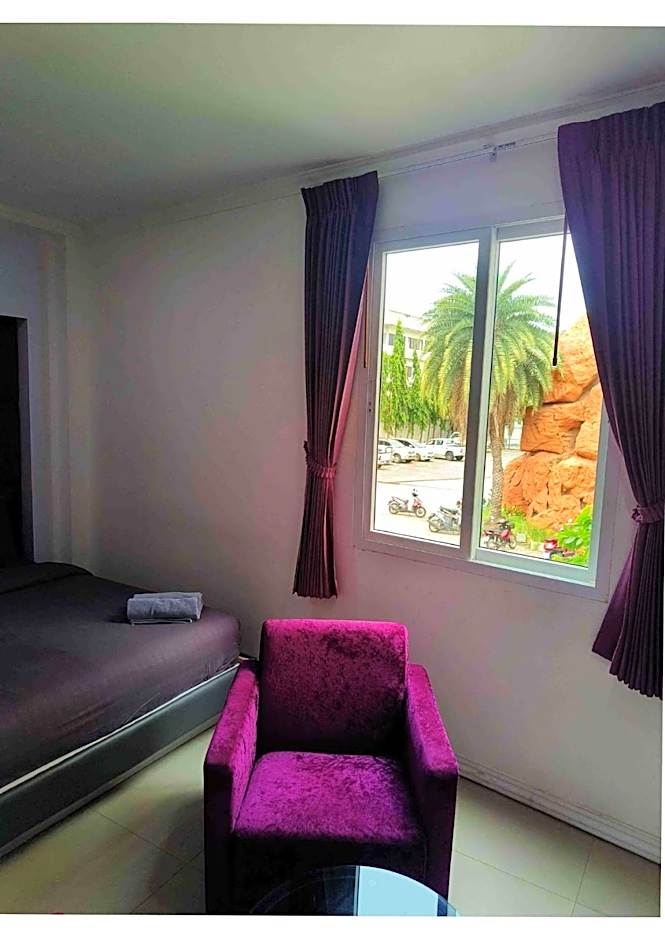 Titanic Residence-7 minute walk to the Beach