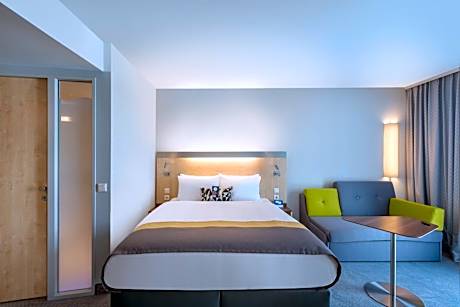 Standard Queen Room with Single Sofa Bed