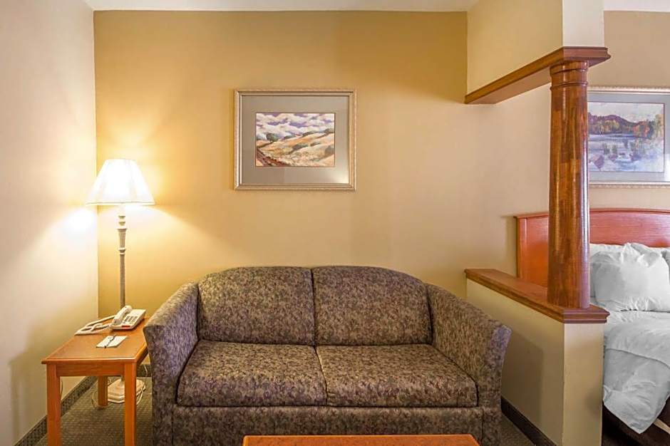 Quality Inn & Suites MidAmerica Industrial Park Area