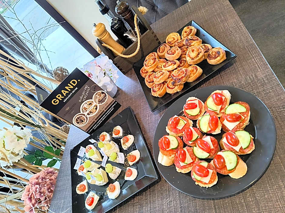 Grand Hotel Senica, Garni