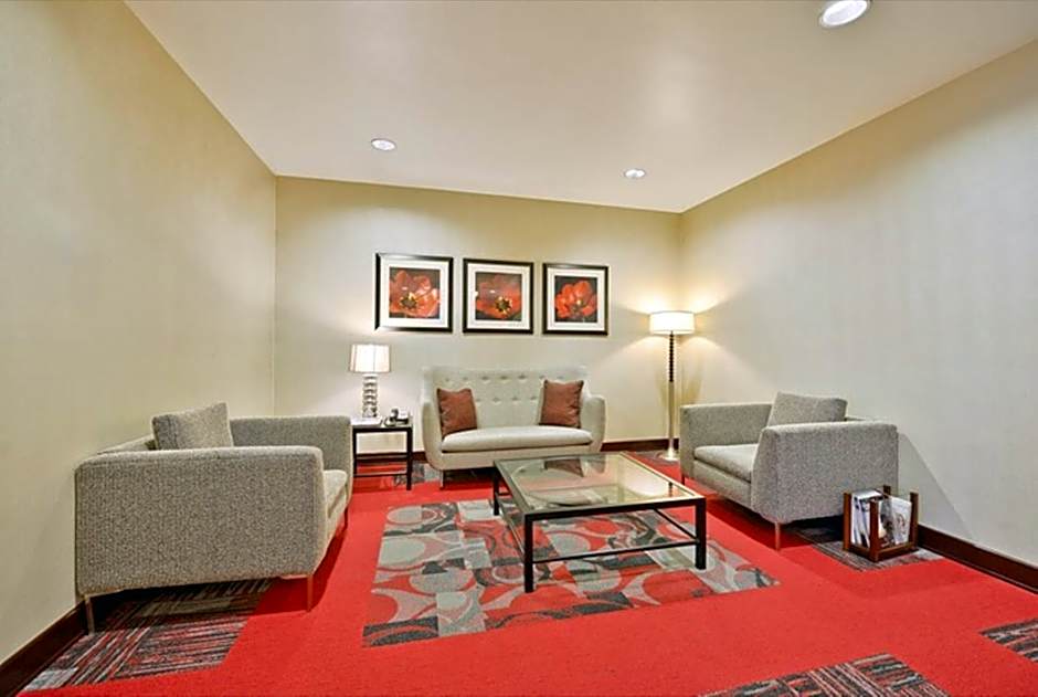 Holiday Inn Express & Suites Utica By IHG