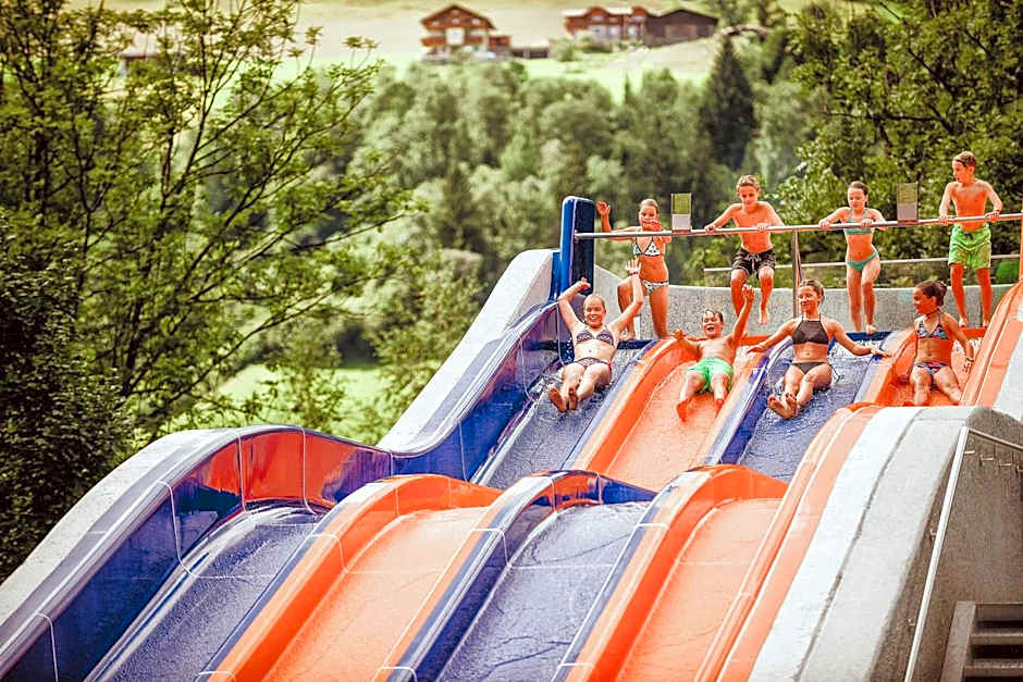 Österreichischer Hof-im Bademantel direkt in die Alpentherme
