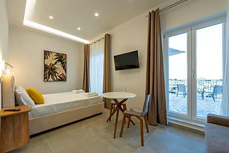 Deluxe Suite with Sea View