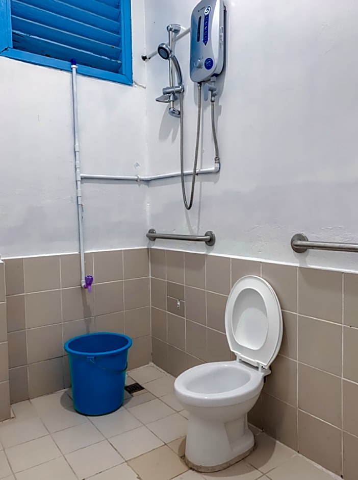 RedDoorz Hostel @ Popoy's Backpackers Mati