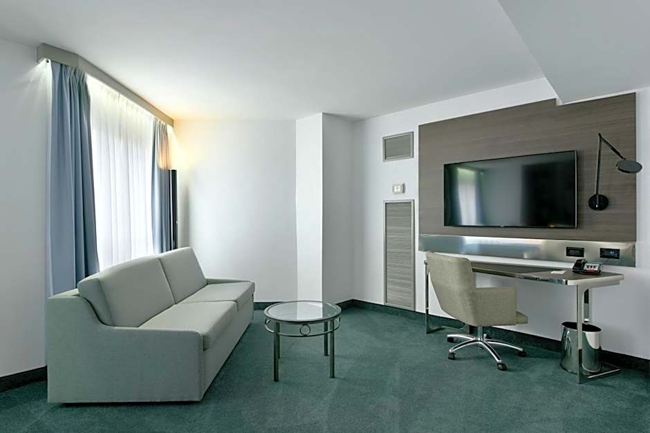 DoubleTree by Hilton Ottawa Downtown