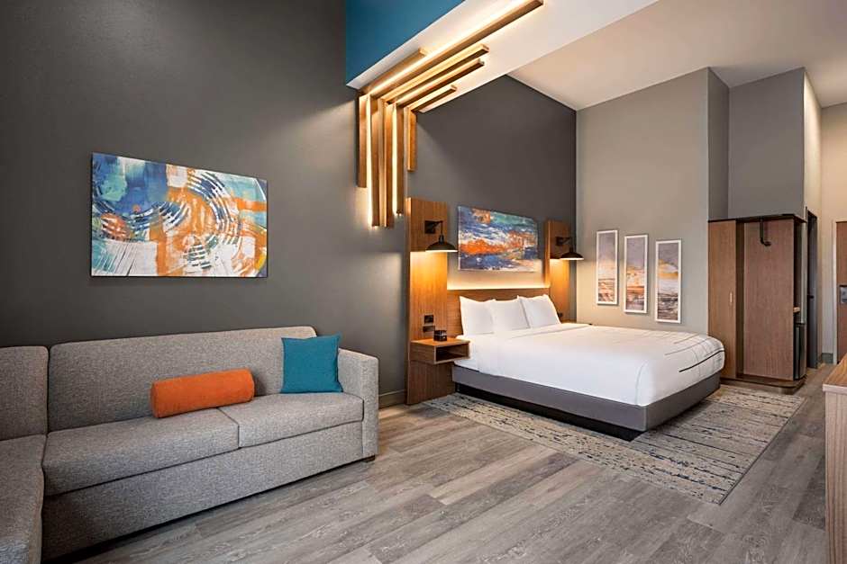 La Quinta Inn & Suites by Wyndham Del Rio