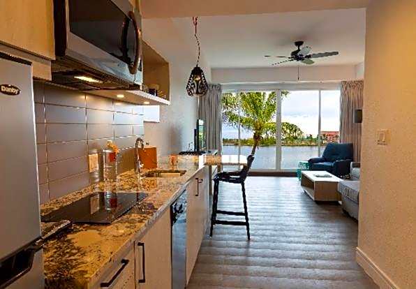 Pelican Bay Hotel