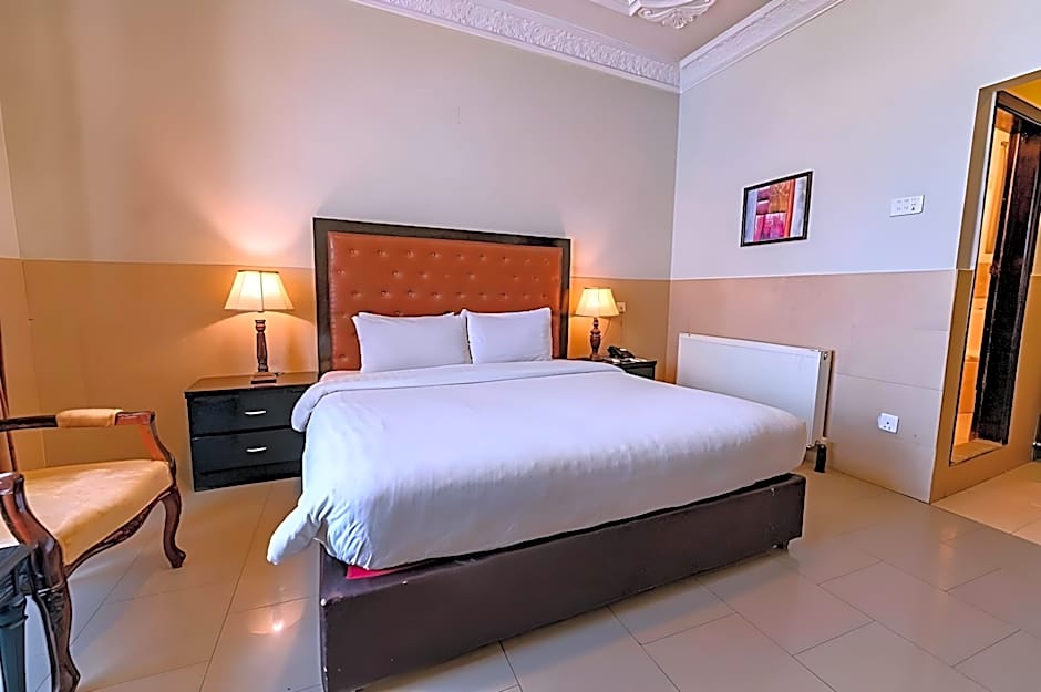 Hotel One Mall Road Murree