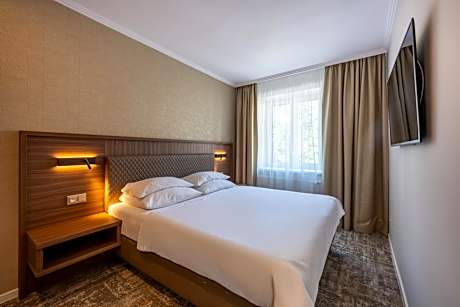 Classic One-Bedroom Apartment with King Bed