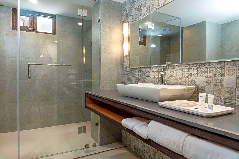 Country Inn & Suites by Radisson, Sonamarg