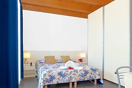 Superior Double or Twin Room with Partial Sea View