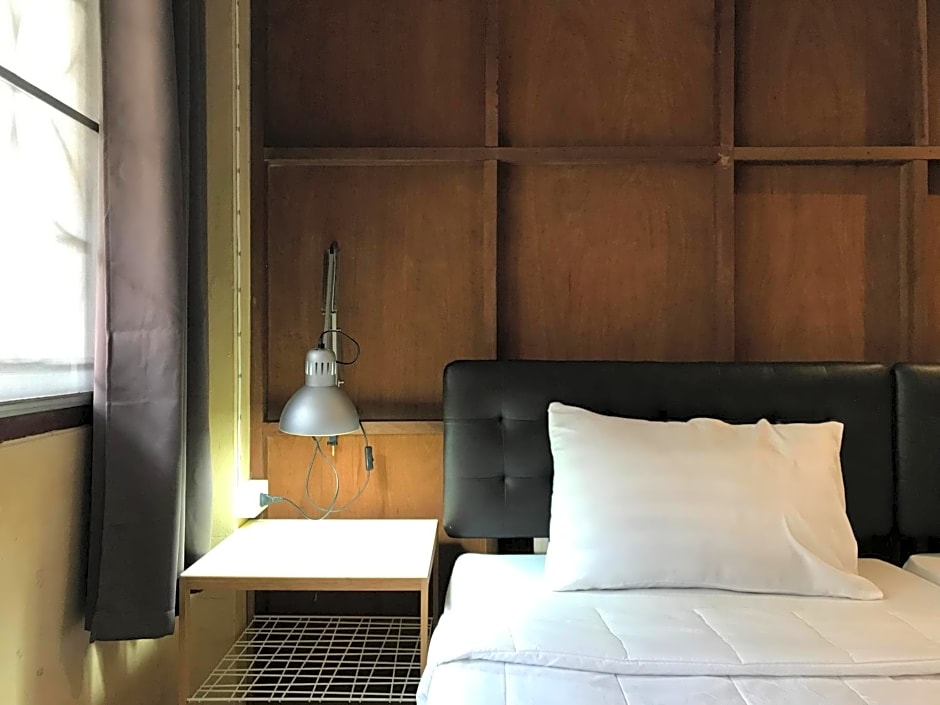 Boundary Hostel and Cafe