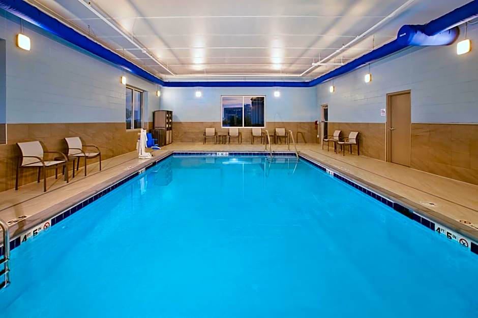 Holiday Inn Express & Suites Eden Prairie  Minneapolis By IHG