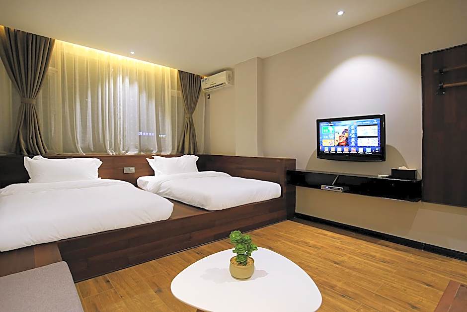 Photo 1 of 5 of Deluxe 2 Twin Beds, Lake View
