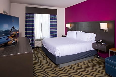 King Room with Roll-In Shower - Disability Access