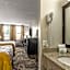 La Casa Inn & Suites-Middleboro