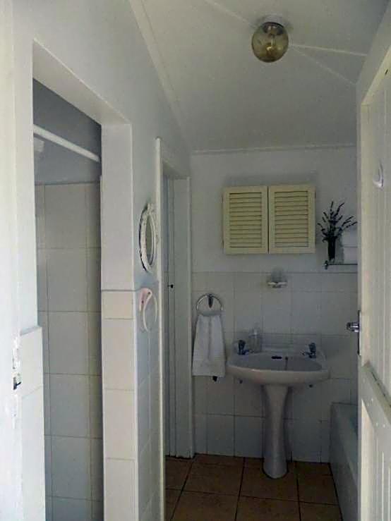 Breeze Inn Guesthouse