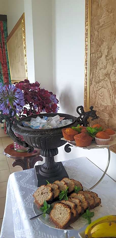 Sherwood's Country House