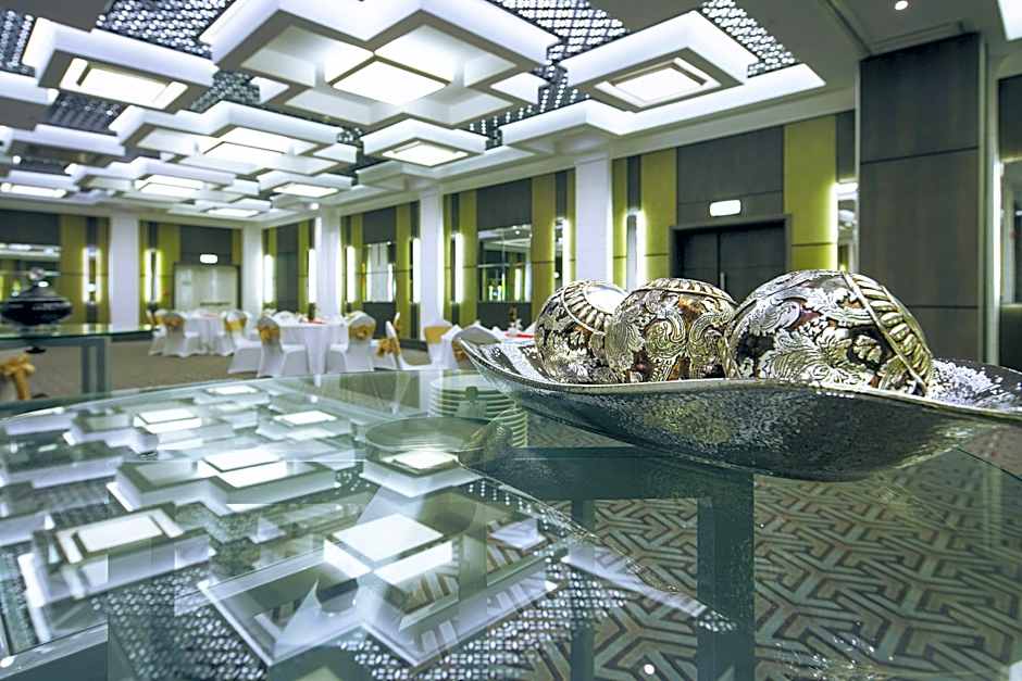 Ayla Bawadi Hotel & Mall