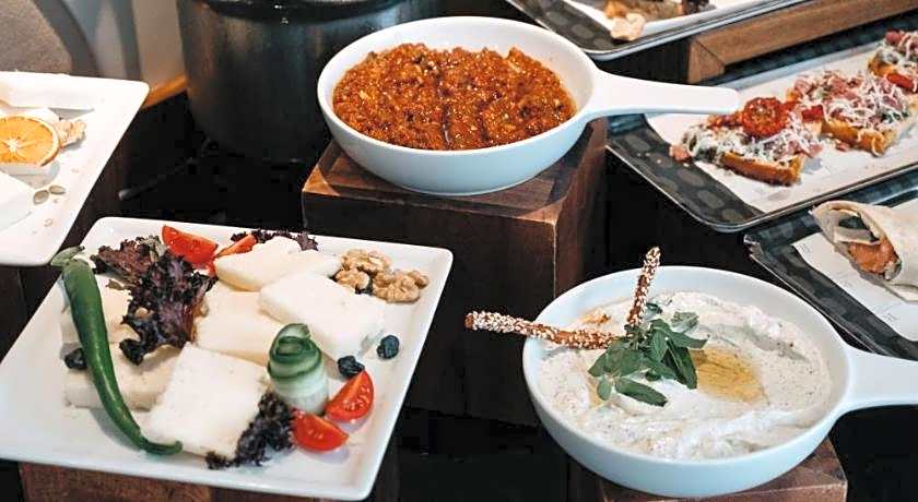 Renaissance by Marriott Izmir Hotel