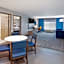 Holiday Inn Express & Suites Milwaukee NW - Park Place By IHG