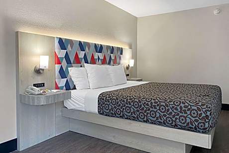 1 King Bed Studio Suite Non-Smoking