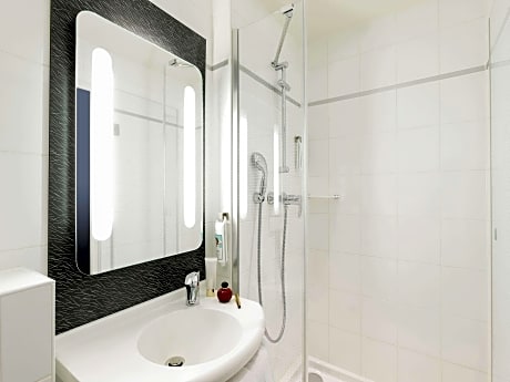 Standard Room with two single beds