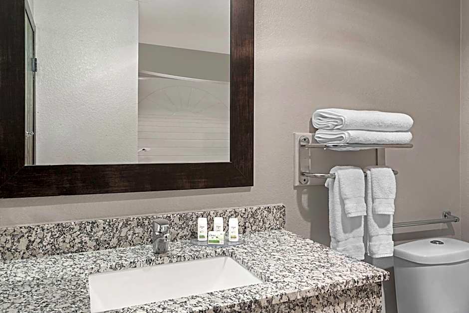 Ramada by Wyndham Cedar Rapids South